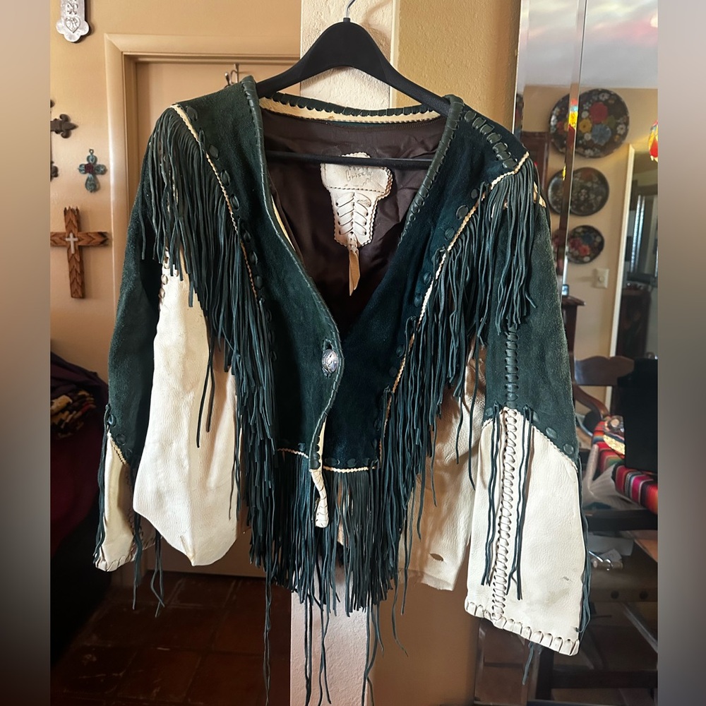 Amazing Fort Grizzly Leather Fringe Jacket That is Stunning